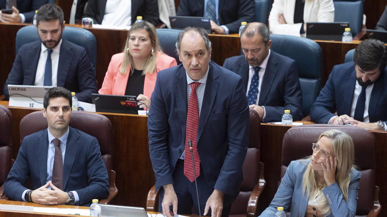 La Comunidad de Madrid destina 70 millones en 2024 para dotar de dispositivos digitales a los centros públicos