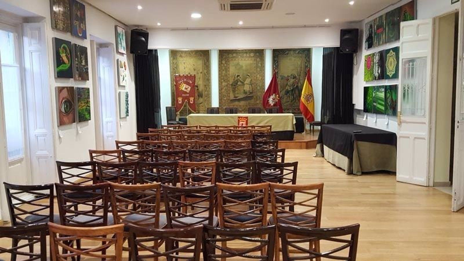 La Policía busca a los responsables de desvalijar la Casa de León en Madrid