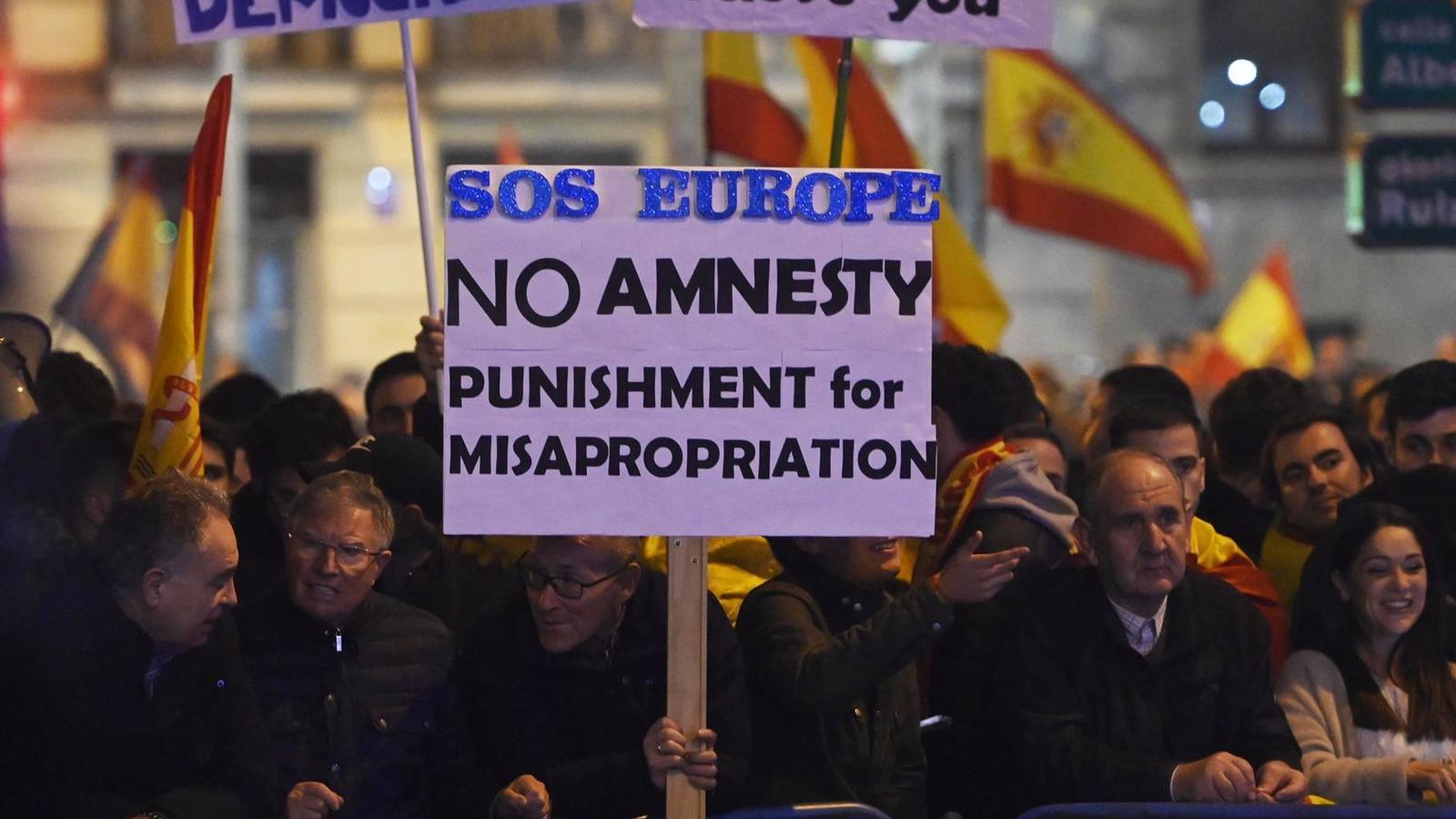 La vigesimocuarta jornada de protestas contra la amnistía en Ferraz