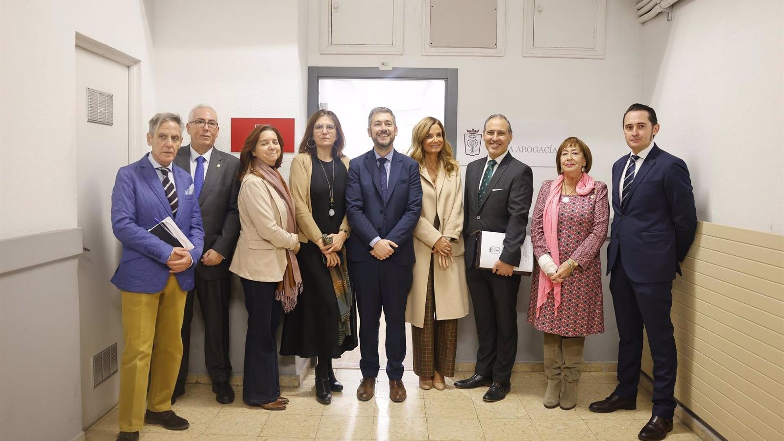 Los juzgados de Plaza de Castilla estrenan salas de espera para los abogados y renueva los calabozos