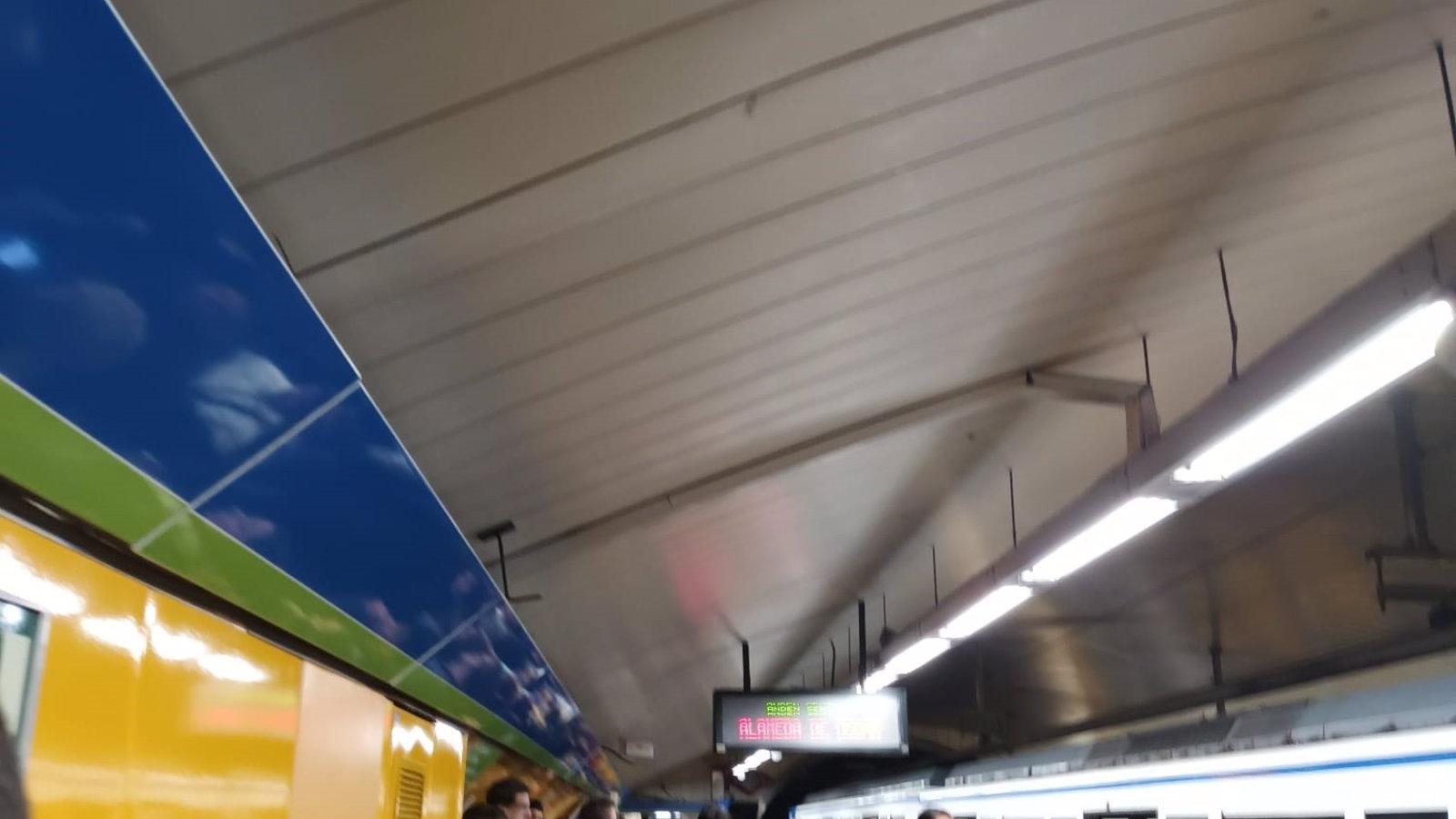 Cortes y retrasos en L5 de Metro por avería de un tren