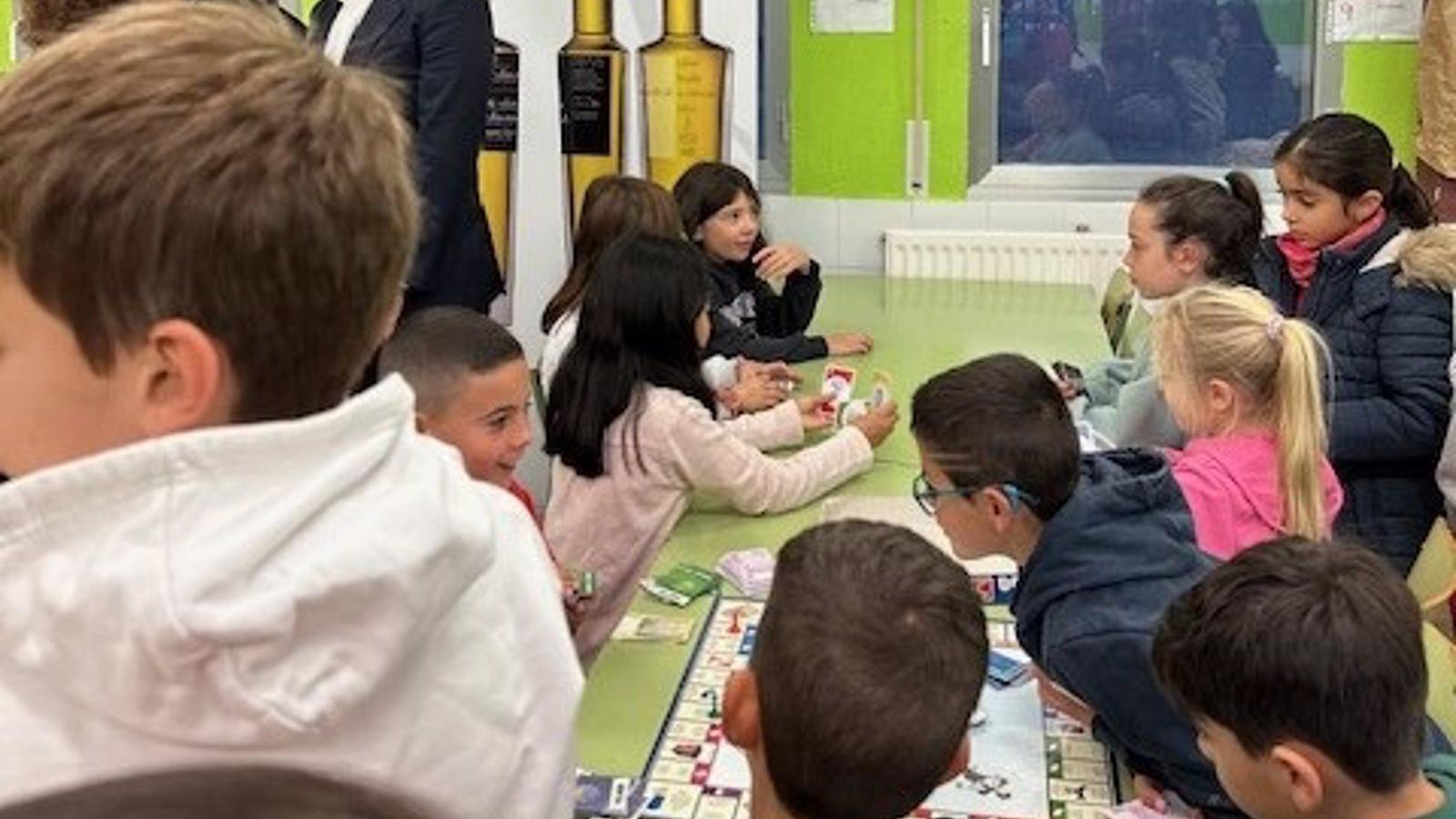 Un programa piloto lleva aceite de oliva con DO Madrid al desayuno de los colegios públicos de Arganda