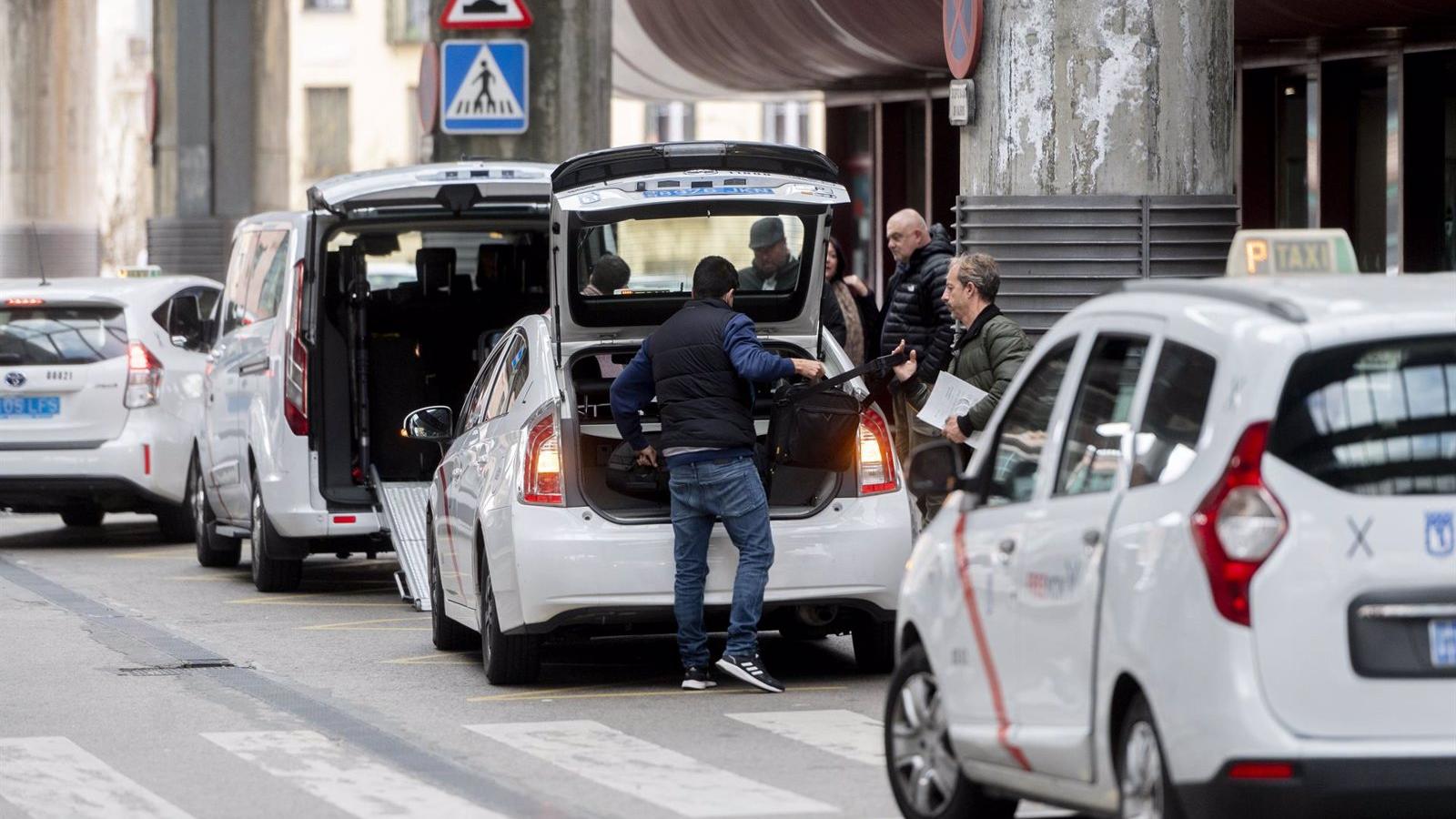 El reglamento del taxi entrará en vigor antes de final de año