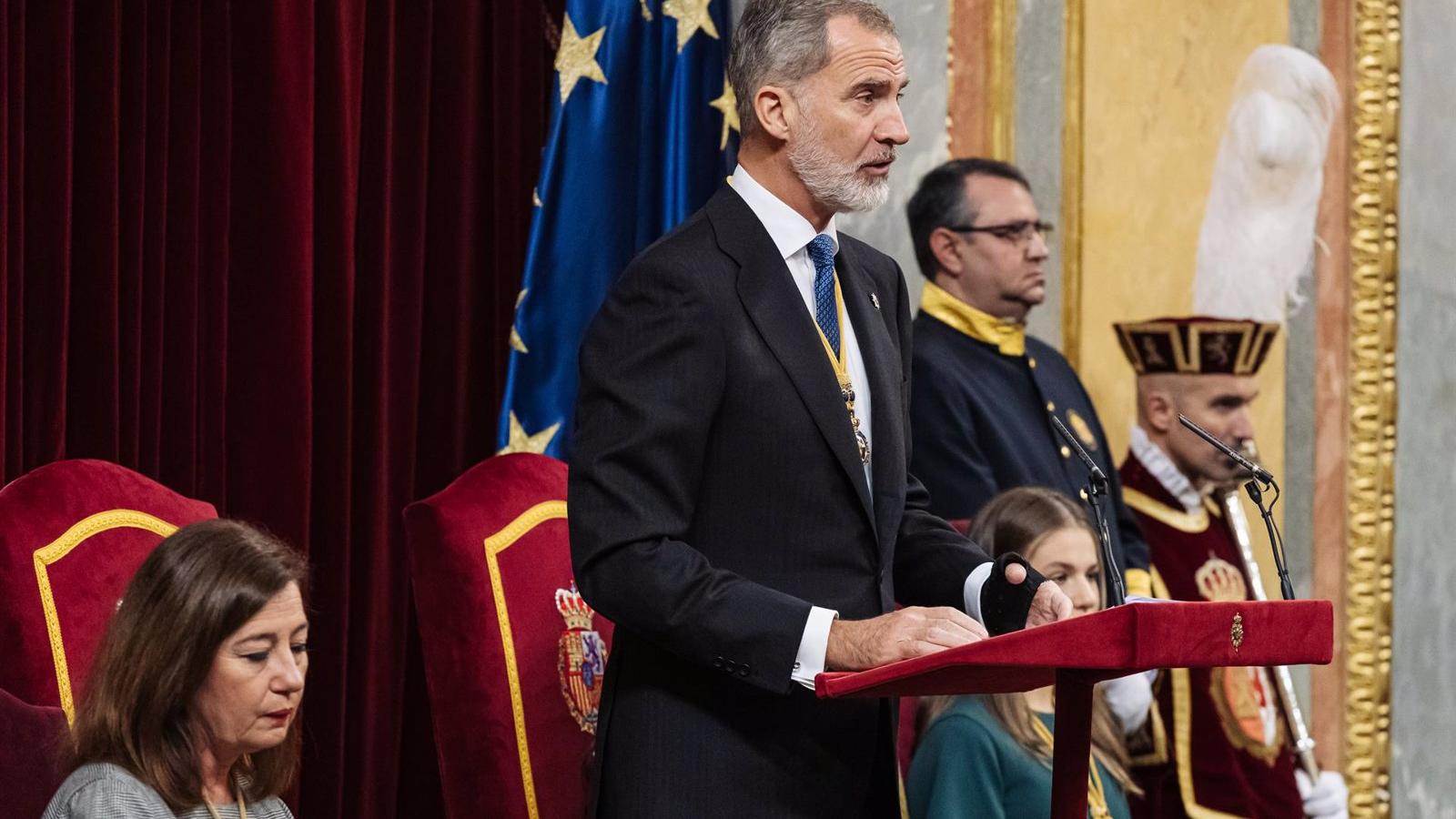 El Rey defiende la nación española y avisa que reivindicar la Constitución no es "mirar atrás con nostalgia"