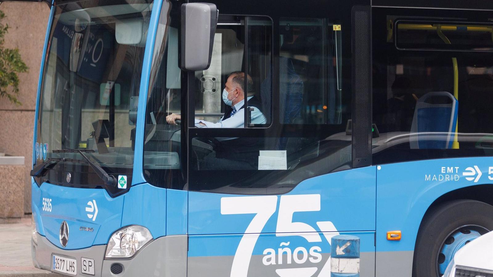 La nueva red de autobuses nocturnos llega a Madrid con frecuencias de 15 minutos, una línea circular y más flota
