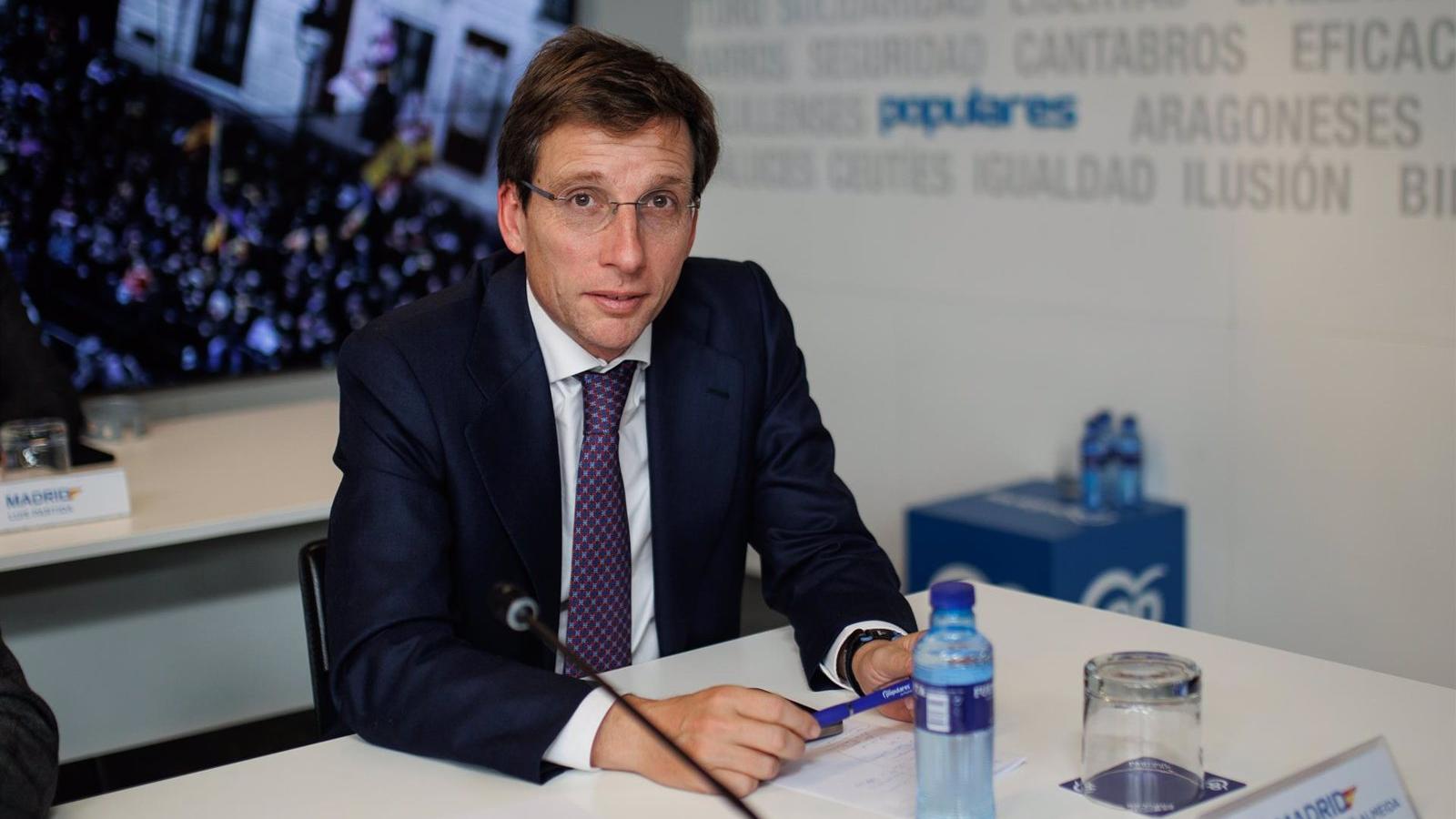 Martínez-Almeida acusa a Sánchez de perseguir a la justicia y "volar todos los puentes"