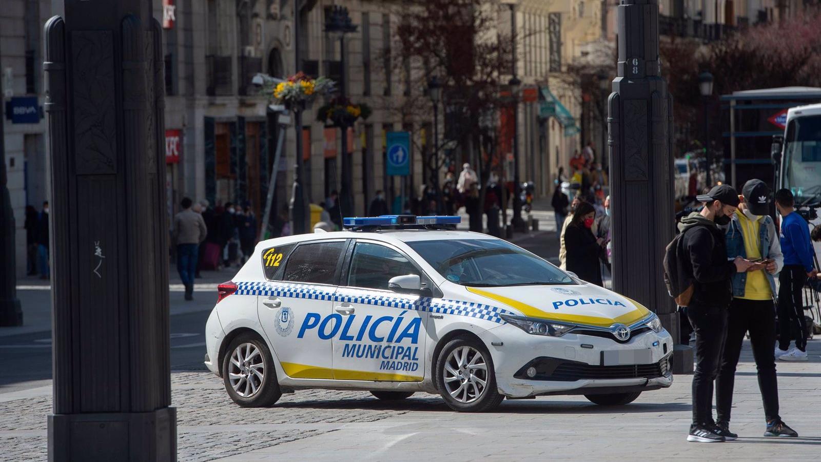 El parking de la plaza de la Luna incorpora 138 plazas para residentes y 22 reservadas para Policía Municipal