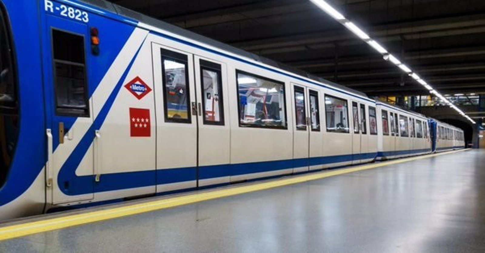 Metro refuerza su servicio un 50% y la EMT mejora 20 líneas de autobús por Navidad 