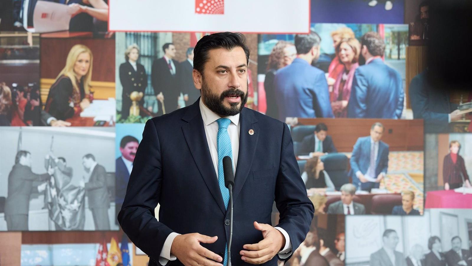 Díaz-Pache llama a defender la democracia "con uñas y dientes" en el 40º aniversario de la Asamblea