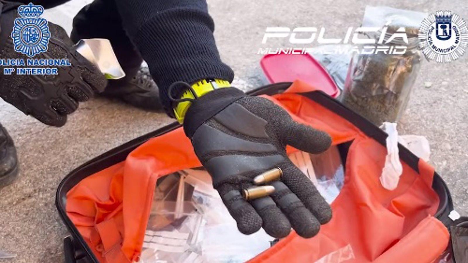  Detenido un hombre en Vallecas que llevaba 65 bolsas de marihuana