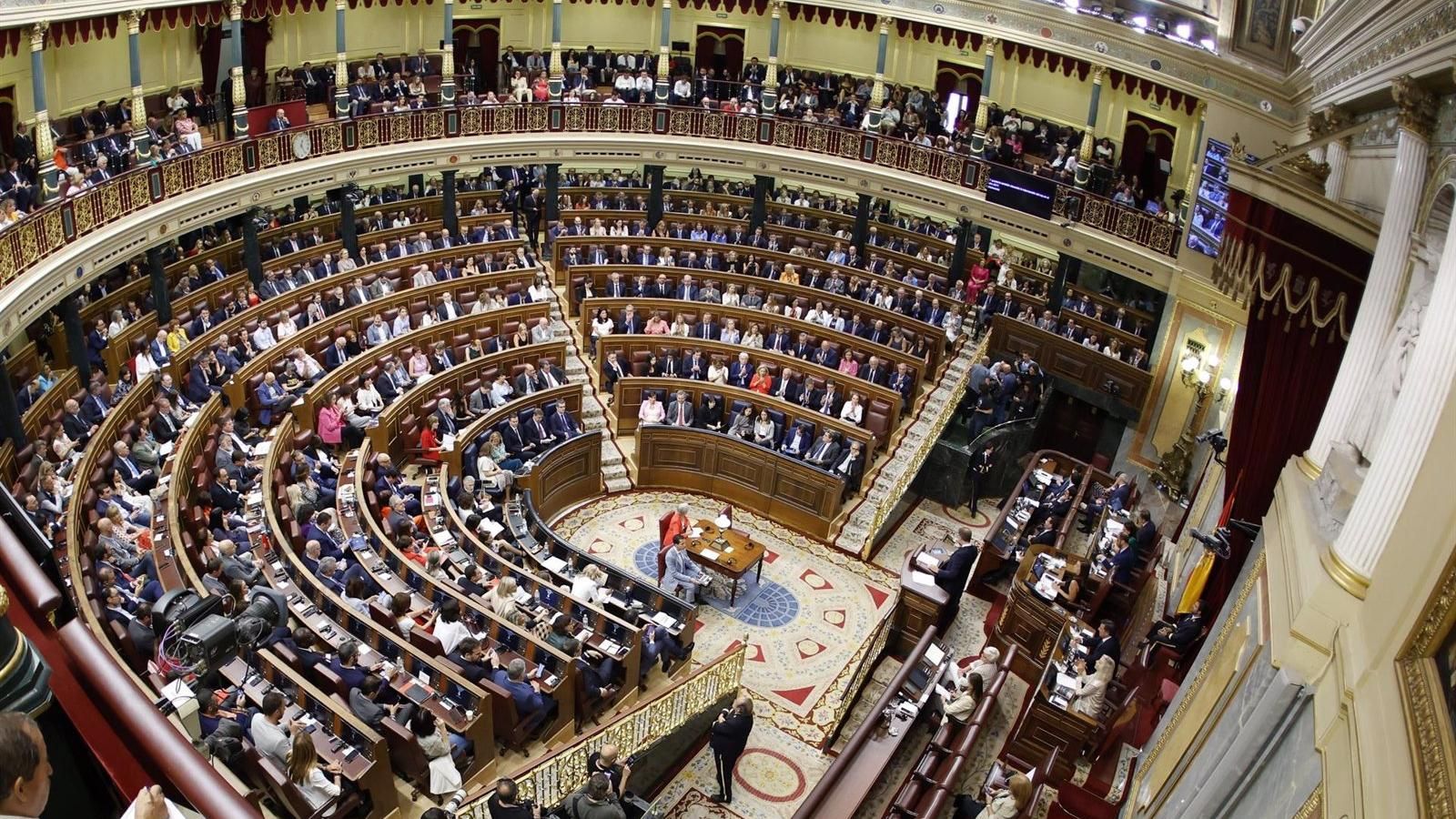 El Gobierno y los partidos son vistos como un problema para España según el CIS