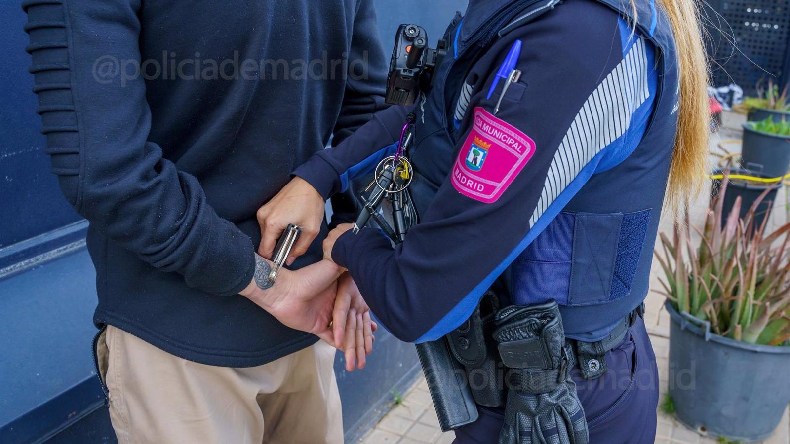  Auxilian a una mujer agredida sexualmente en una calle de Villaverde tras una posición sumisión química