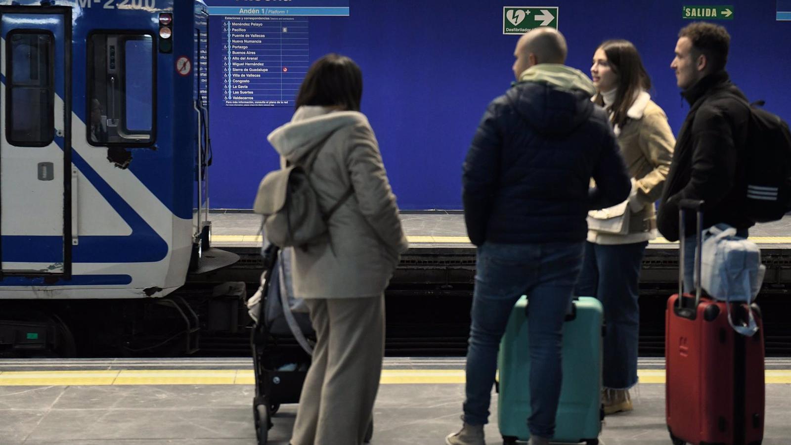 Los usuarios de la EMT aumentaron un 21,4% en octubre en Madrid y subieron un 11% los viajeros en Metro
