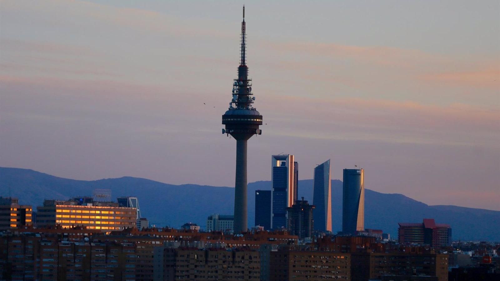  Un incendio en Torrespaña afecta a las emisiones de varias cadenas