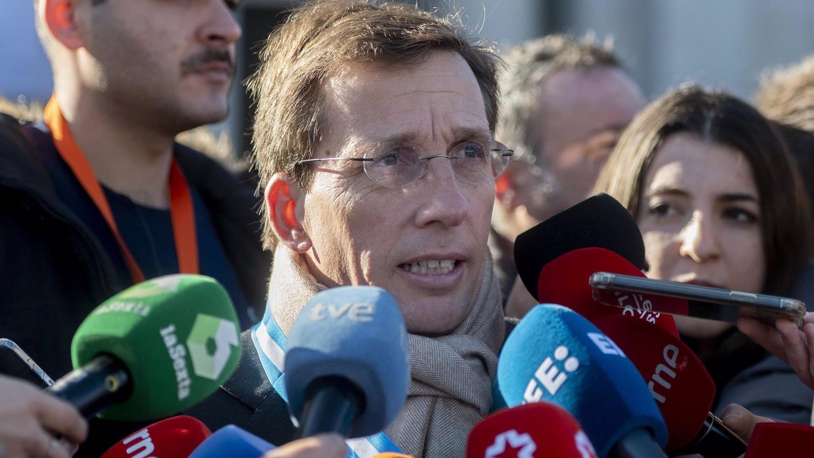 Martínez-Almeida pide a Puente que le "desbloquee" para hablar de Cercanías