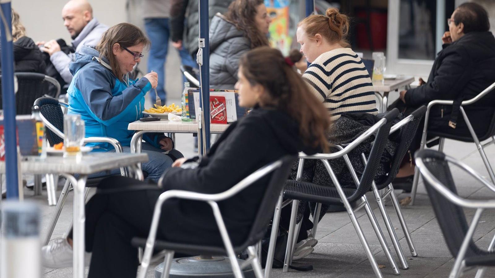 Los afiliados en hostelería, agencias de viajes y operadores turísticos crecieron un 5,4% en noviembre en la región
