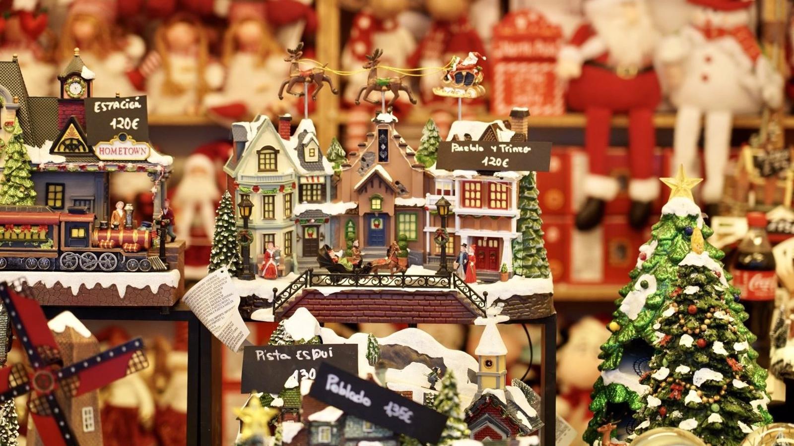 Ruta por los mercadillos navideños ubicados en las plazas de la capital