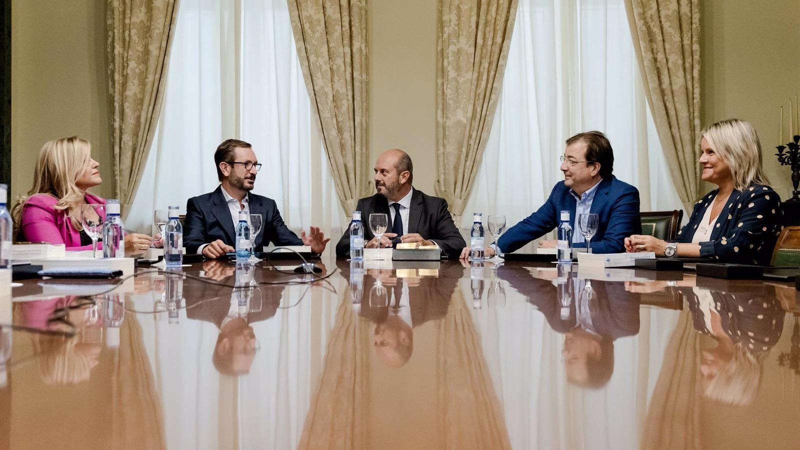 Los miembros de PP y PSOE de la Mesa del Senado acuerdan subirse el sueldo entre un 13% y un 8%
