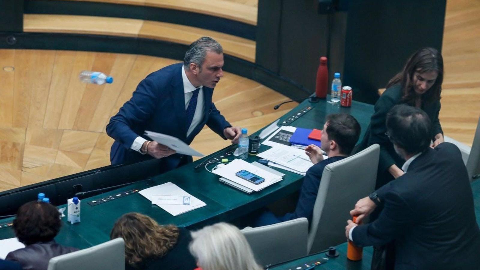 Martínez-Almeida cree que Maestre sobreactúa pidiendo la dimisión de Fanjul para "sacar tajada"