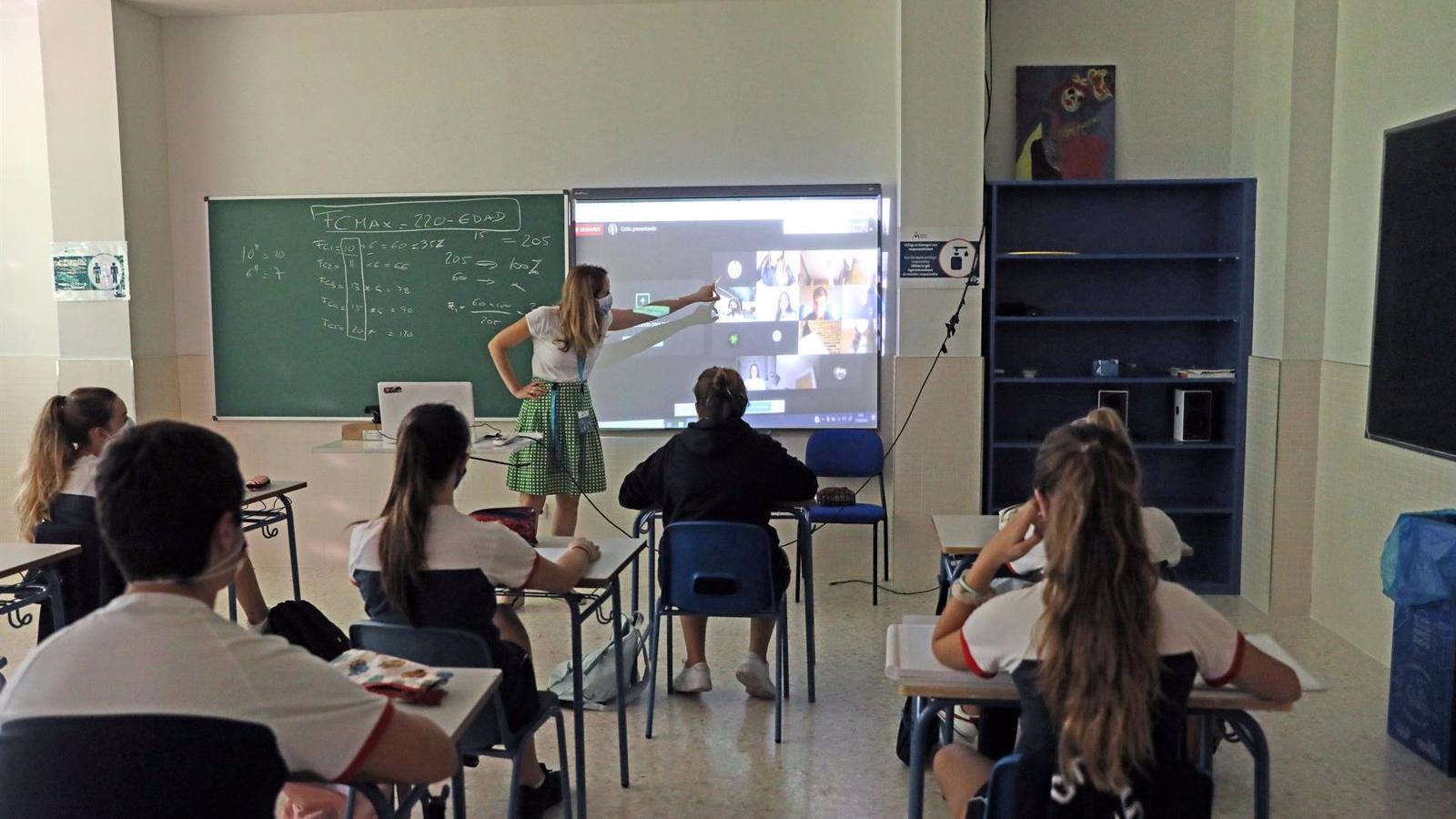 El Gobierno regional destaca que las aulas de 1º de ESO cuentan este curso con cinco alumnos menos