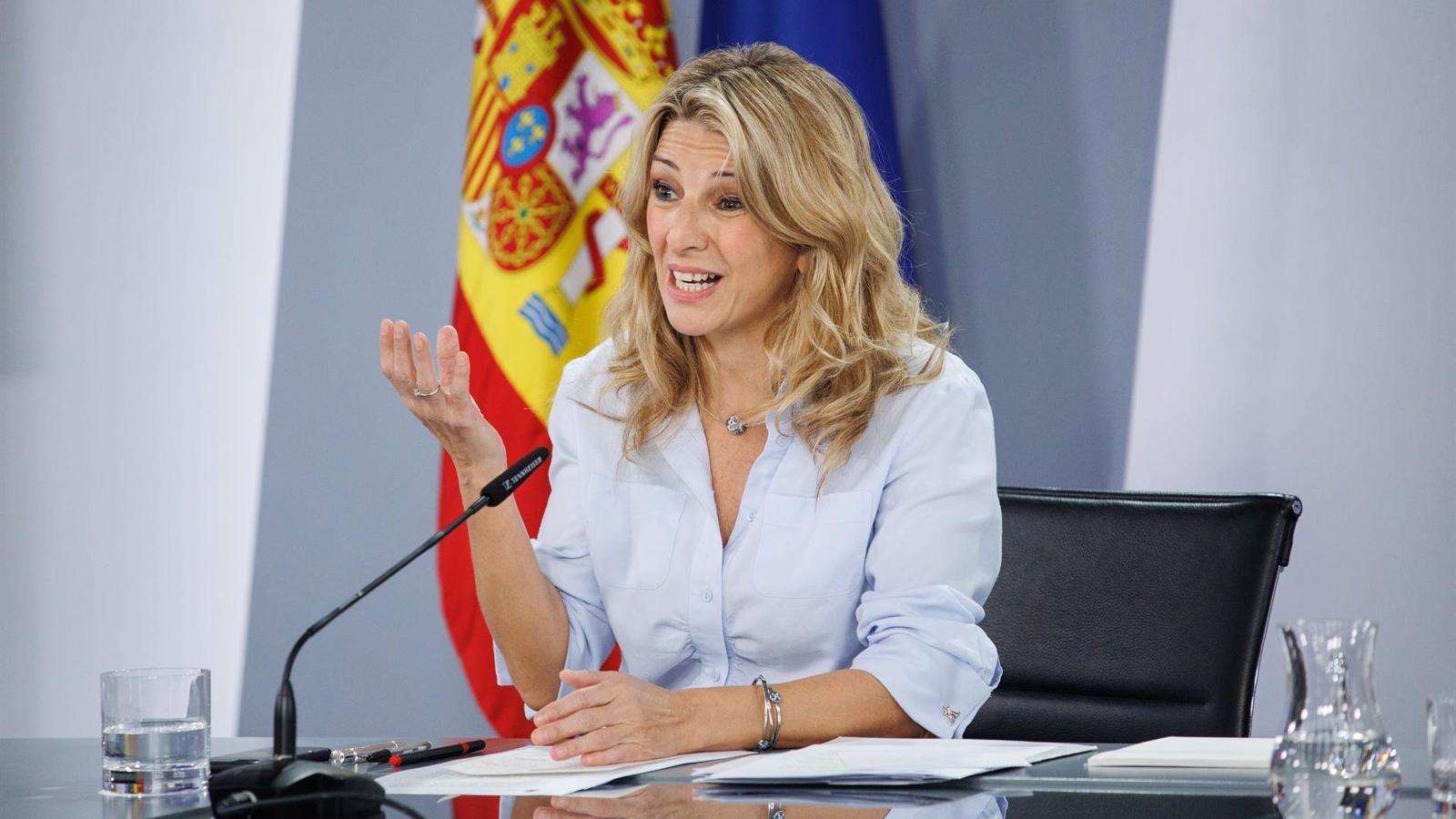 El Gobierno prorroga el SMI vigente de 1.080 euros mensuales a la espera del acuerdo con agentes sociales