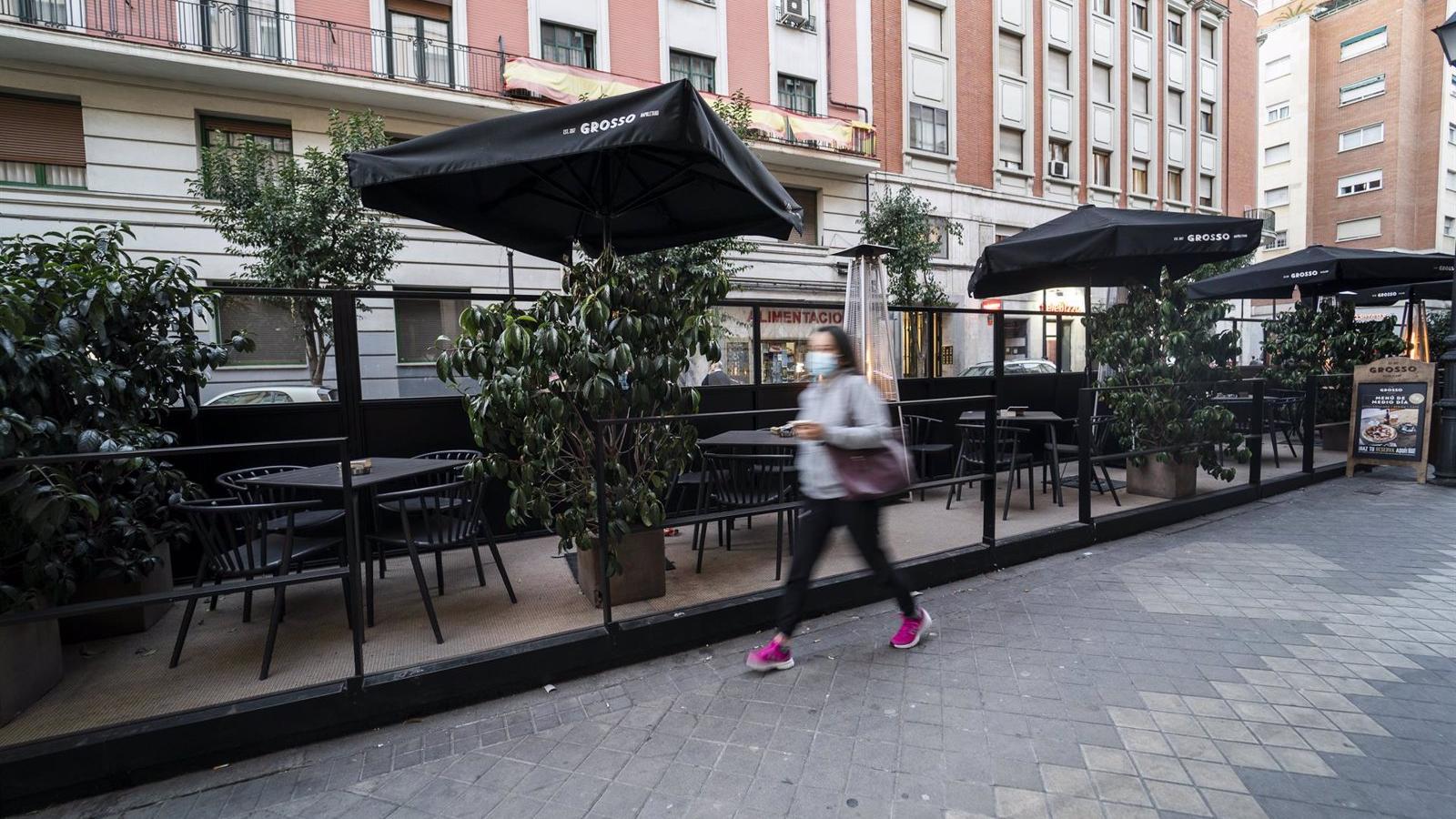 Las terrazas Covid en bandas de aparcamiento desaparecerán de la capital en 2024