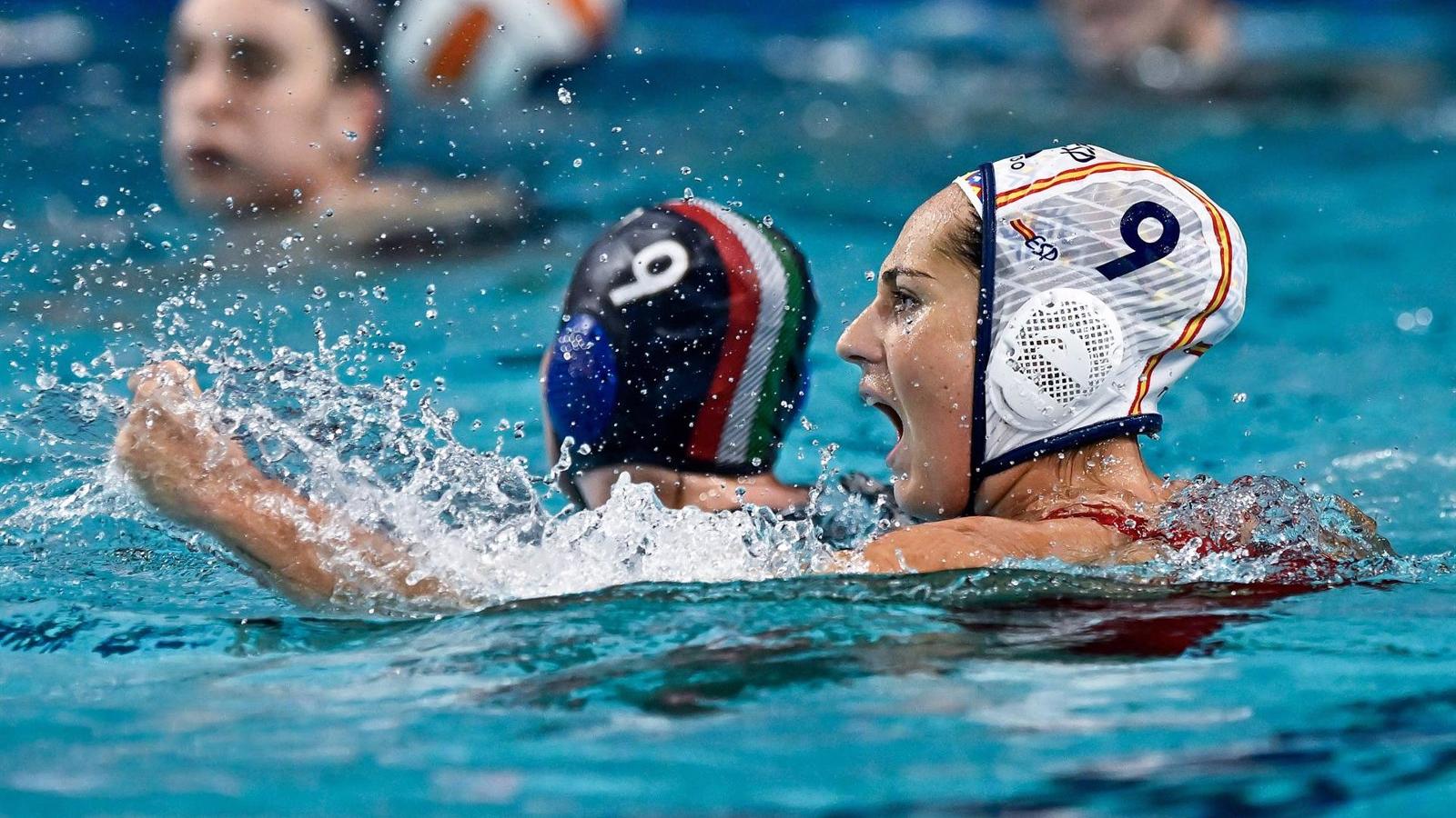 España doblega a Italia para ir primera a cuartos