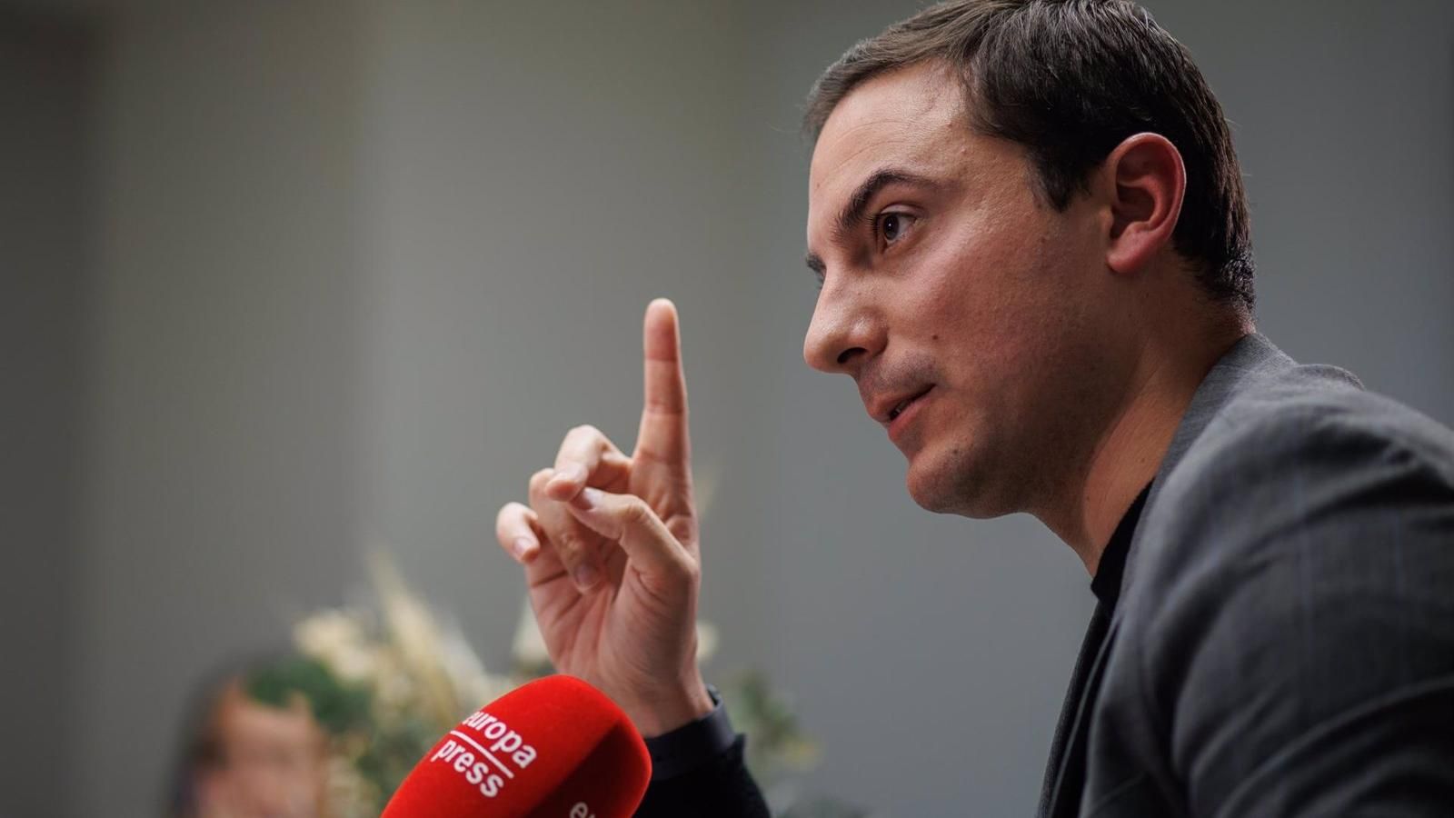 Lobato pide "explorar en profundidad" que Madrid tenga la "gestión" de Cercanías