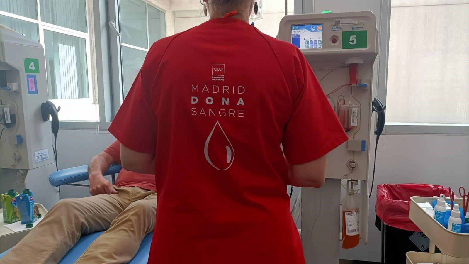 Los hospitales madrileños piden con urgencia donaciones de sangre de los grupos '0+', 'A+', A-', 'B-' y 'AB-'