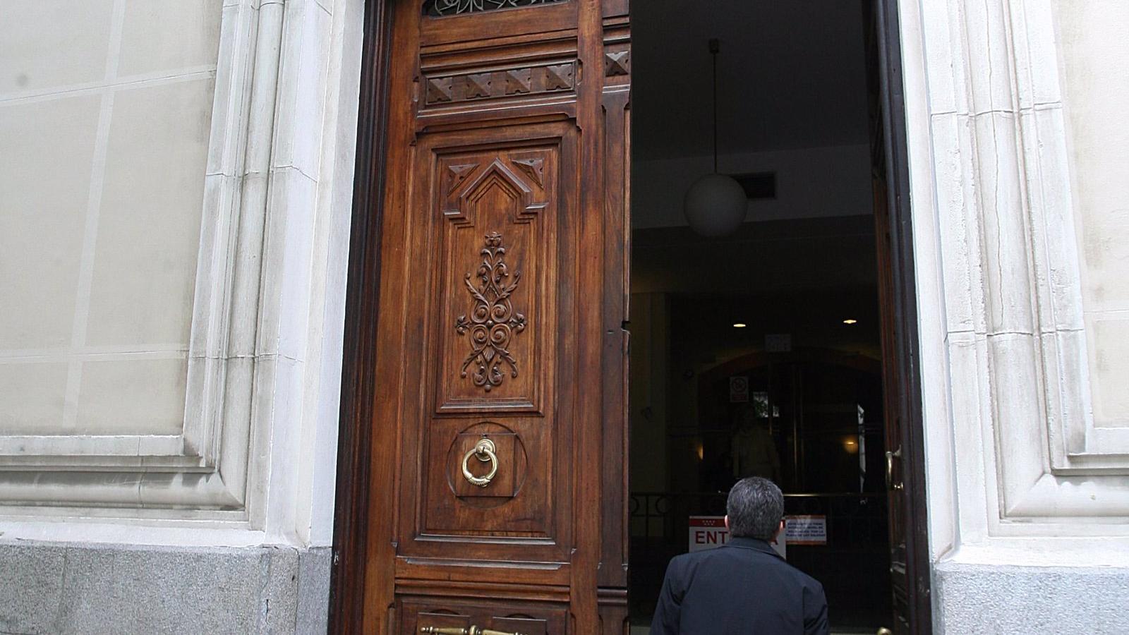  Detenido un hombre por intentar quemar su coche y amenazar a un magistrado frente al TSJM