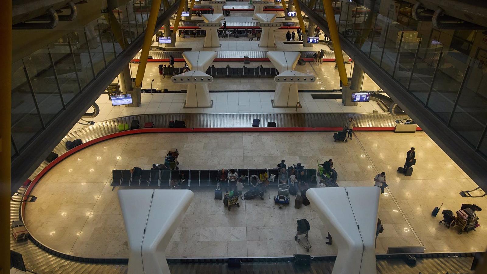 El aeropuerto de Barajas cierra 2023 sin recuperar el nivel de pasajeros de 2019