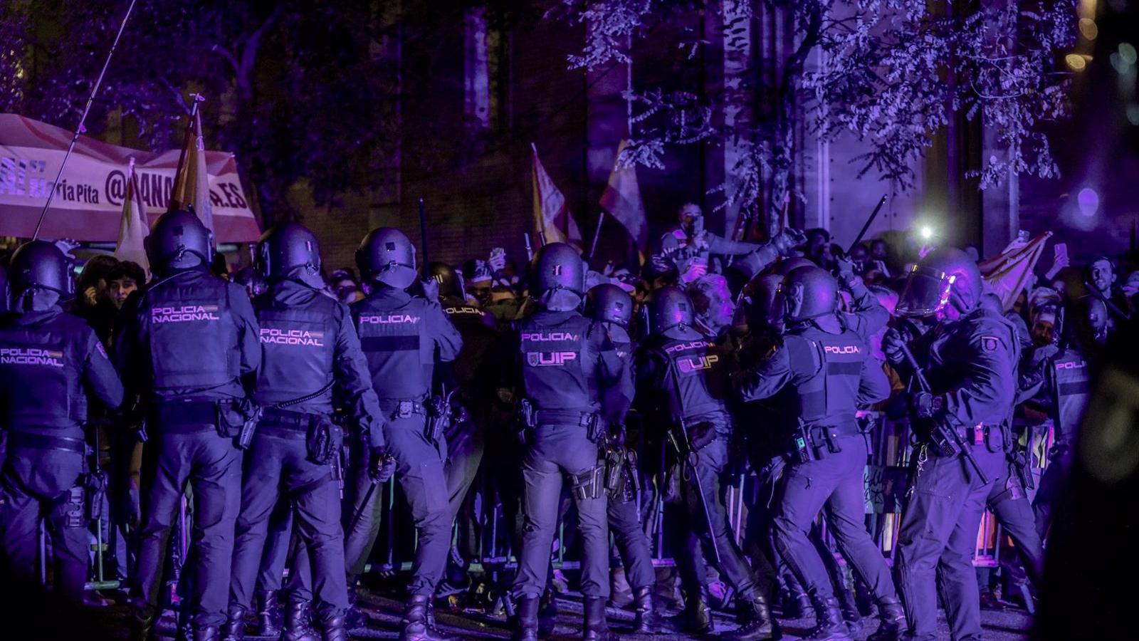 Un juez abre diligencias contra el delegado del Gobierno por los gases lacrimógenos en una protesta de Ferraz