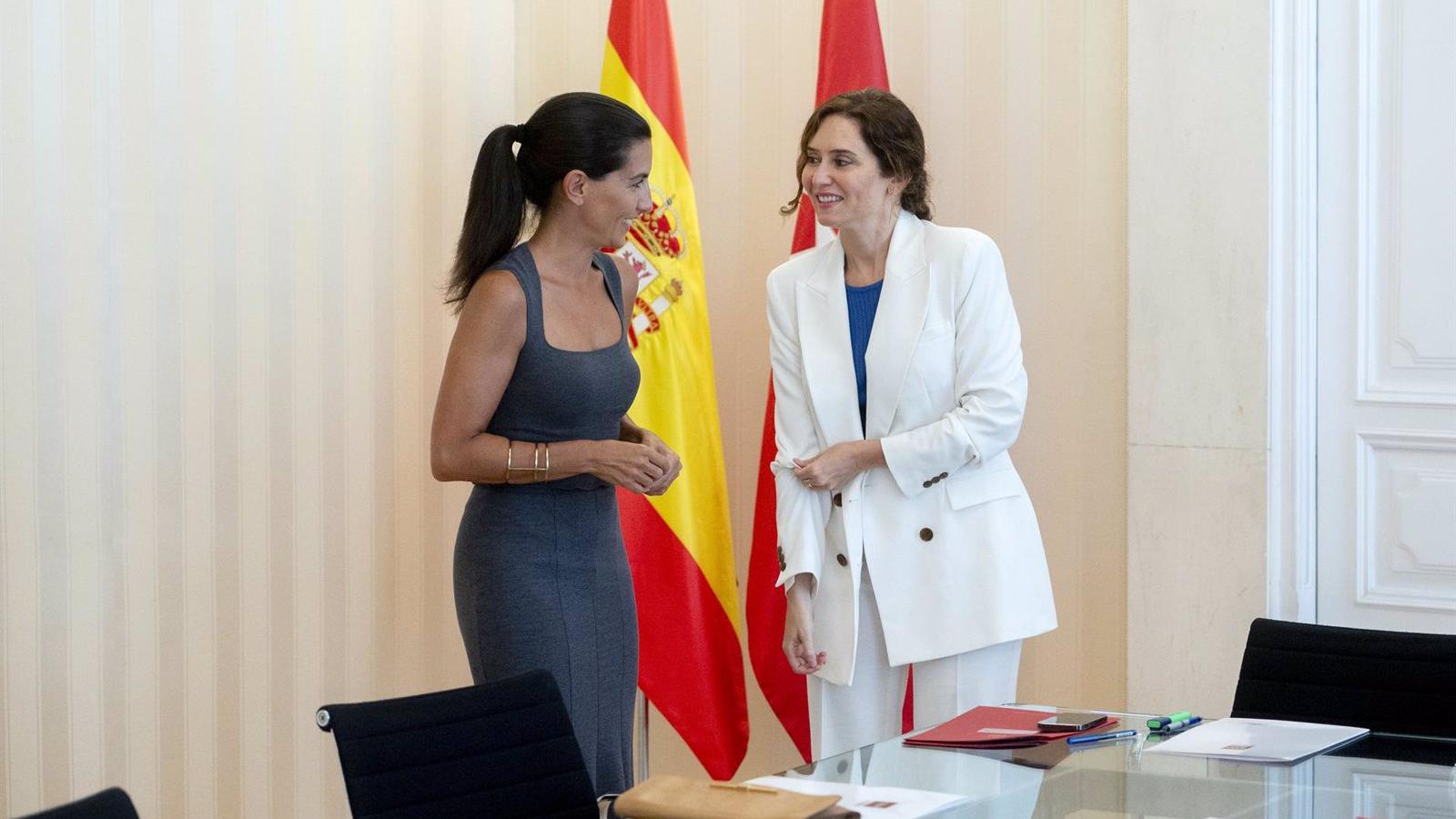 Díaz Ayuso recibe en Sol a Vox y PSOE en la ronda de reuniones con los grupos parlamentarios