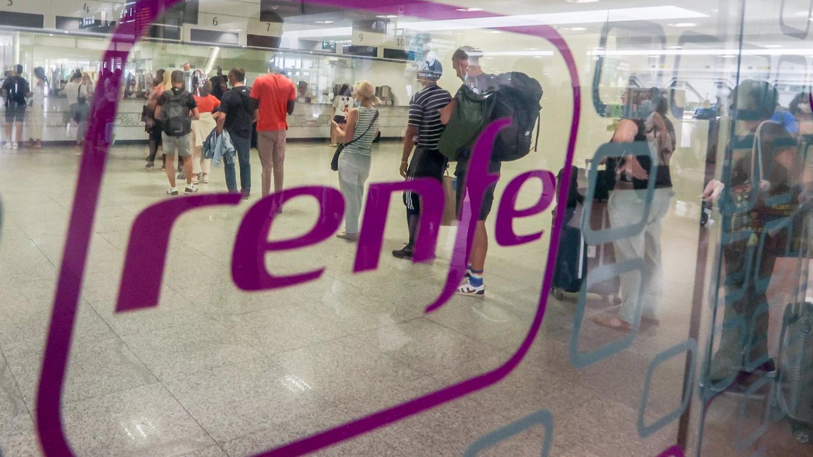 Renfe lanza un sistema de notificaciones para usuarios a través de app y WhatsApp