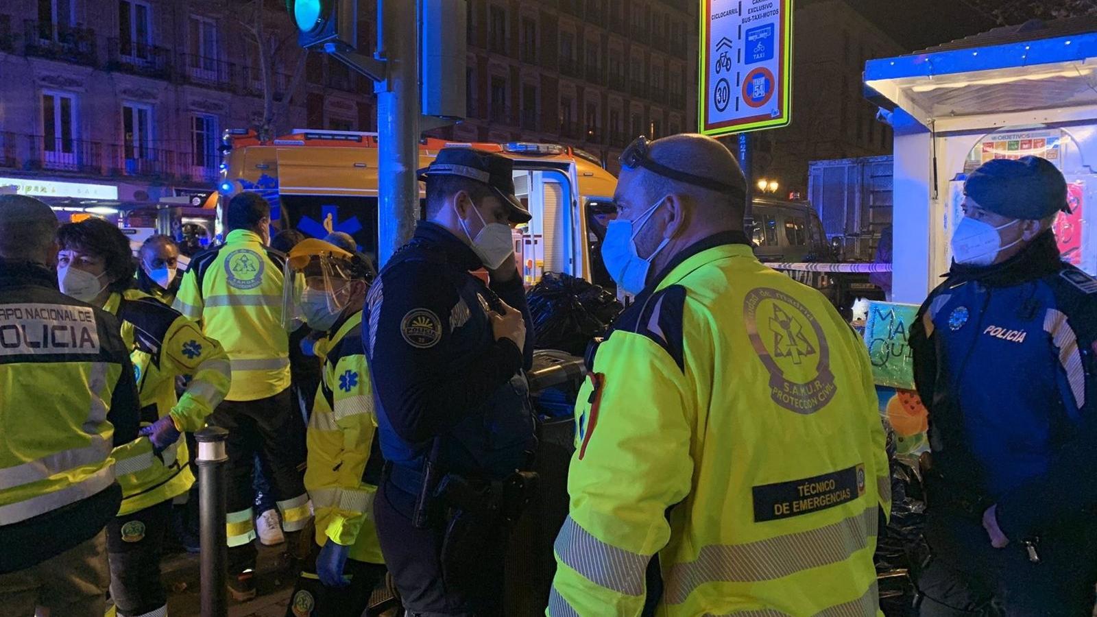  Un hombre de 49 años sale de una parada cardiorrespitaroria tras caerle encima el vehículo que reparaba