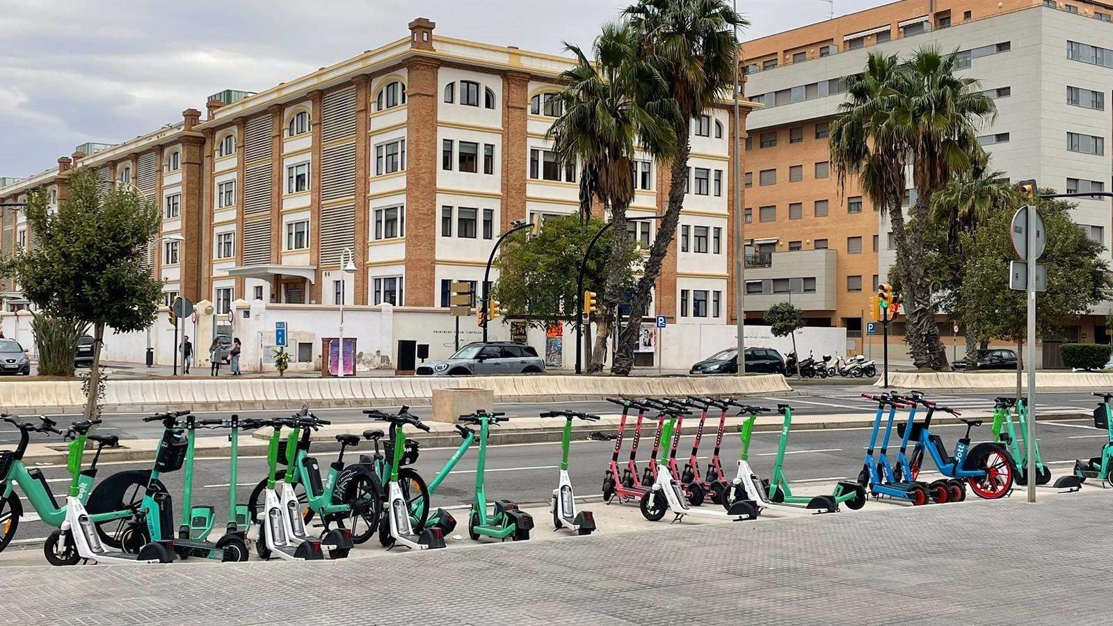 Arranca la moratoria para los VMP no certificados, como los patines eléctricos, que en 2027 tendrán que cumplir el manual de la DGT