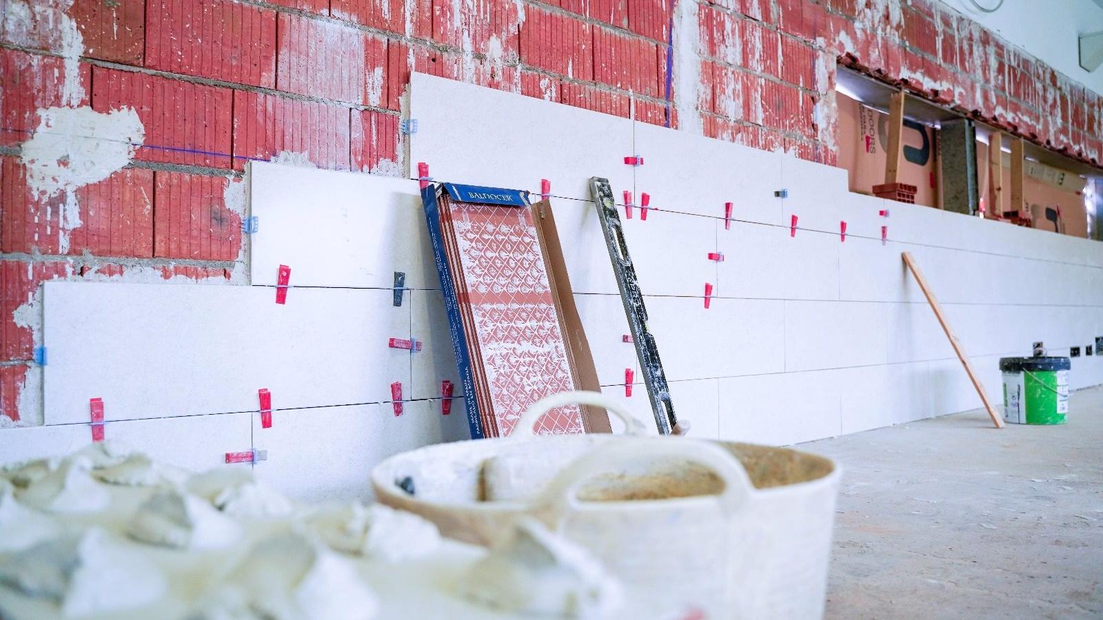 La reforma del Centro de Mayores de Colmenar incluye el acondicionamiento del aseo de personas con movilidad reducida