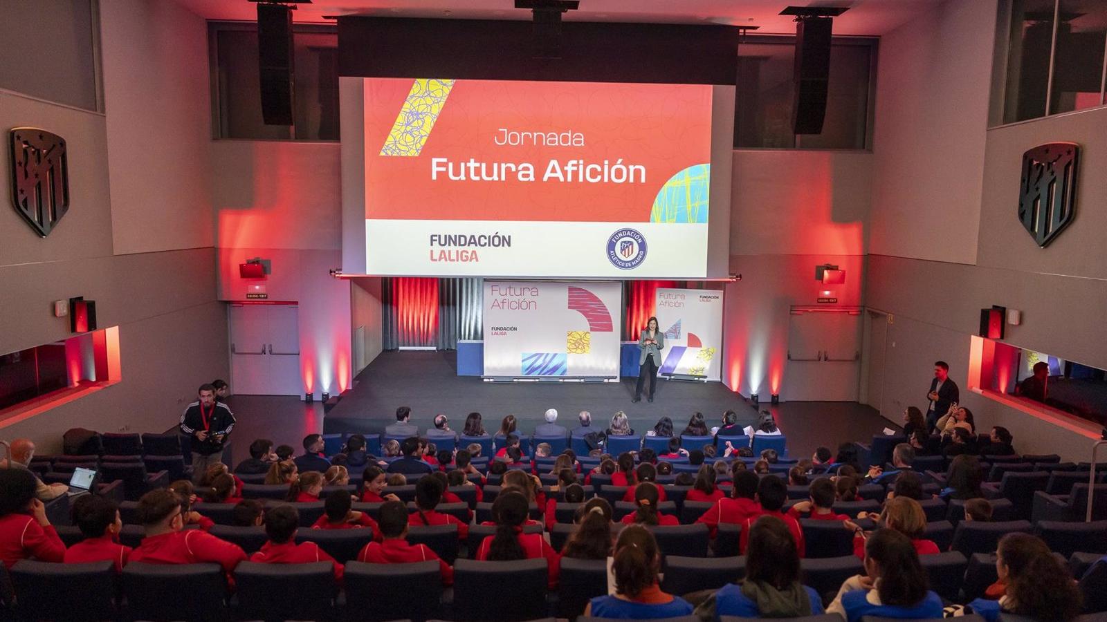 El Metropolitano inaugura la 9ª edición del proyecto 'Futura Afición' de Fundación LaLiga