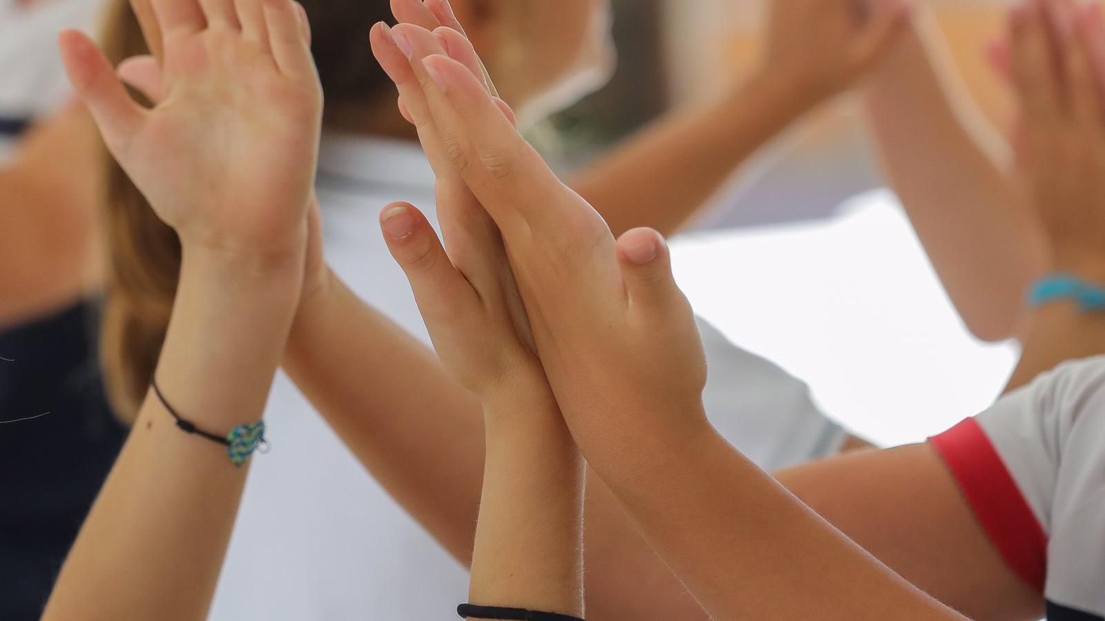 Una congregación religiosa prohibirá a las alumnas llevar falda en sus 14 colegios con algunas quejas de padres
