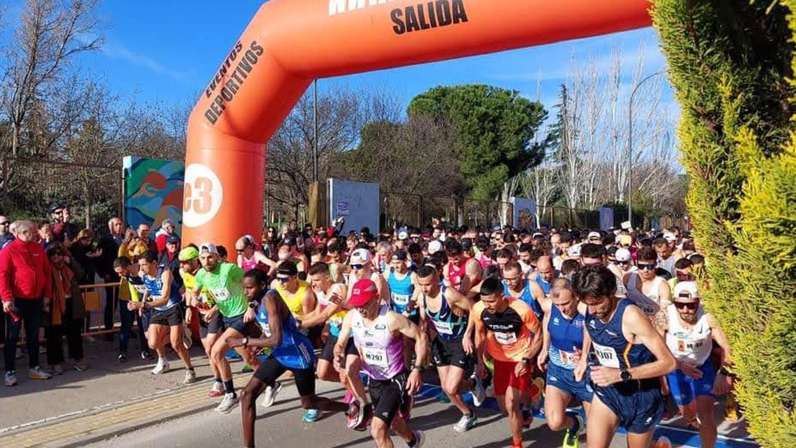 Más de 3.500 atletas recorren la ciudad en una nueva edición de la Media Maratón