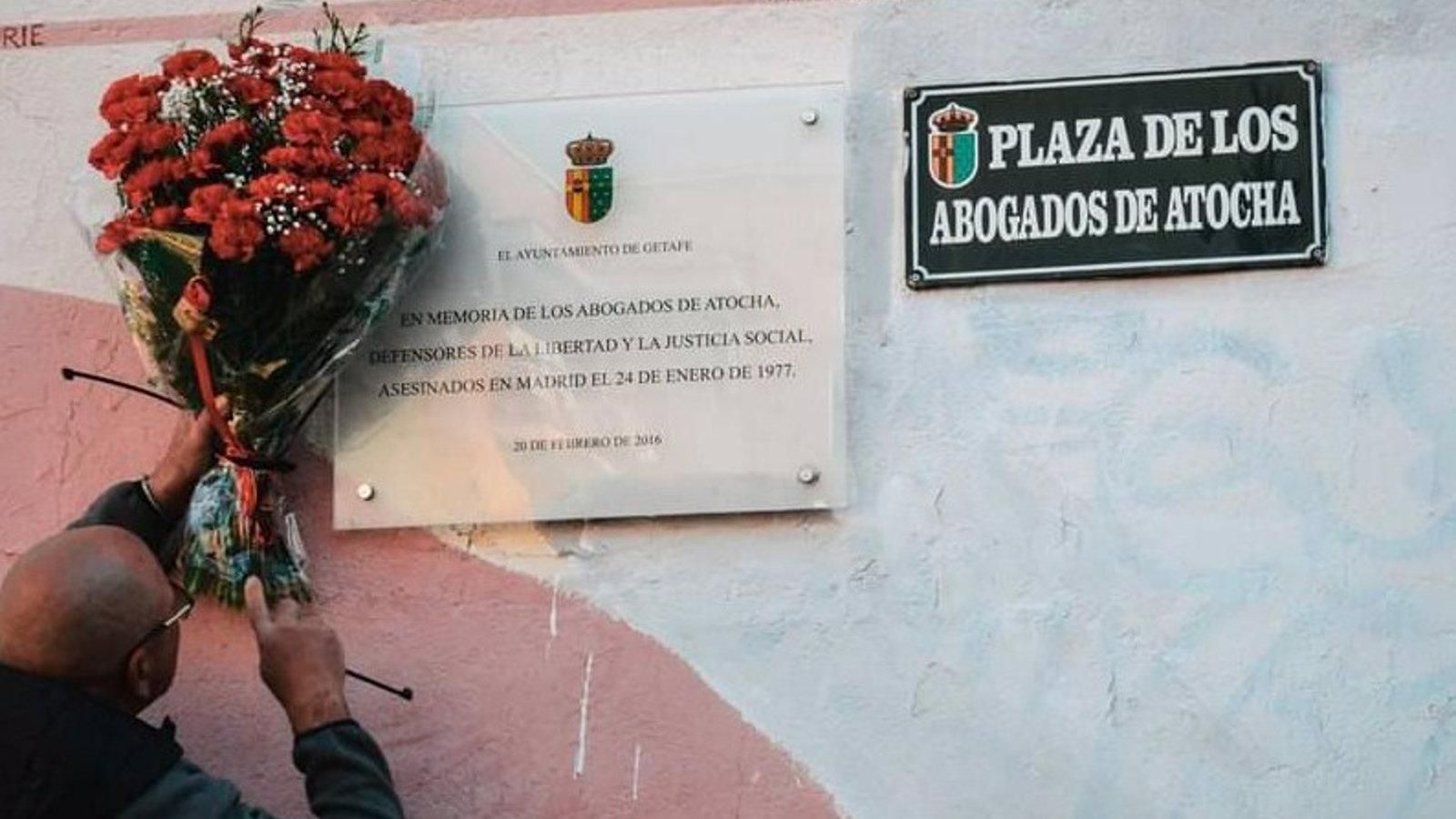 Homenaje a los abogados de Atocha en Getafe: Decenas de personas recuerdan a las víctimas