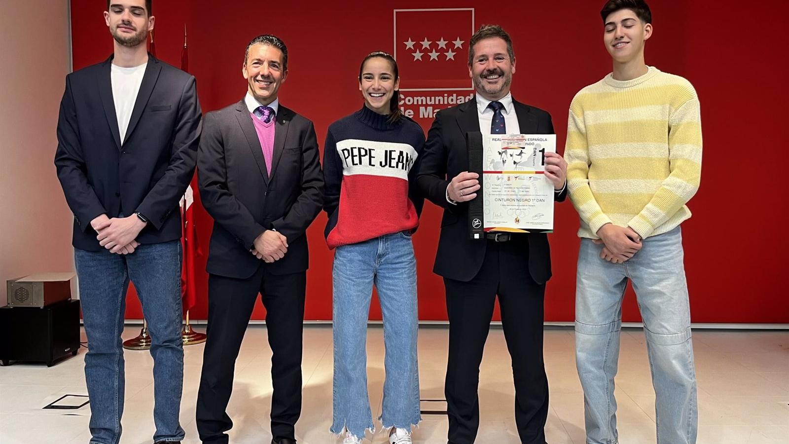 La Comunidad recibe a los tres taekwondistas madrileños que participarán en los Juegos Olímpicos de París
