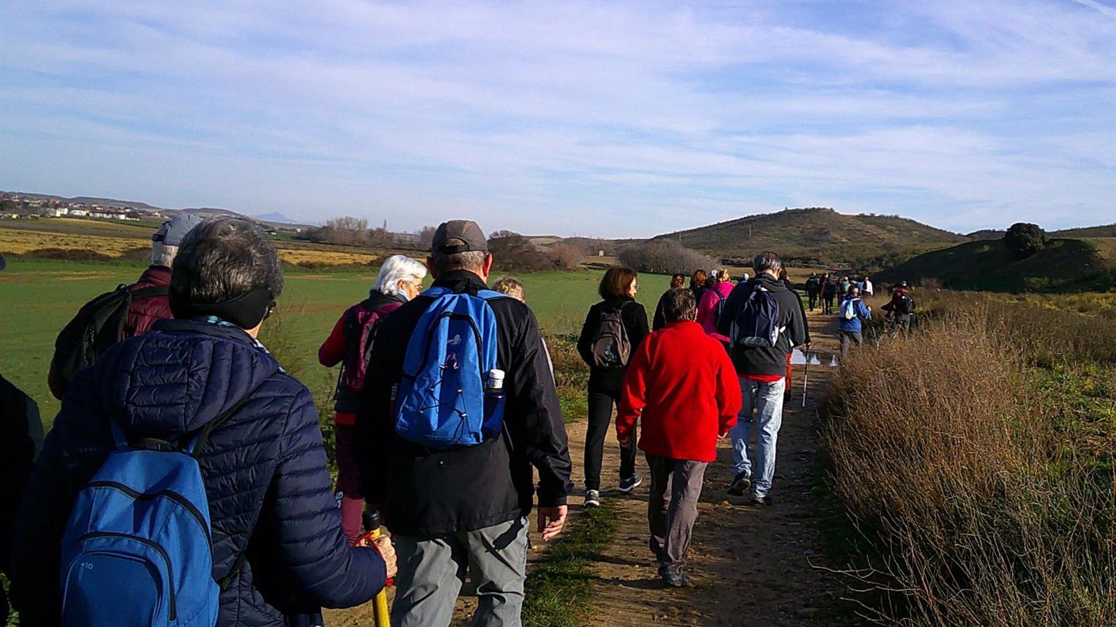 Hasta 500 caminantes se dan citan en Camarma para promover los cuidados del niño