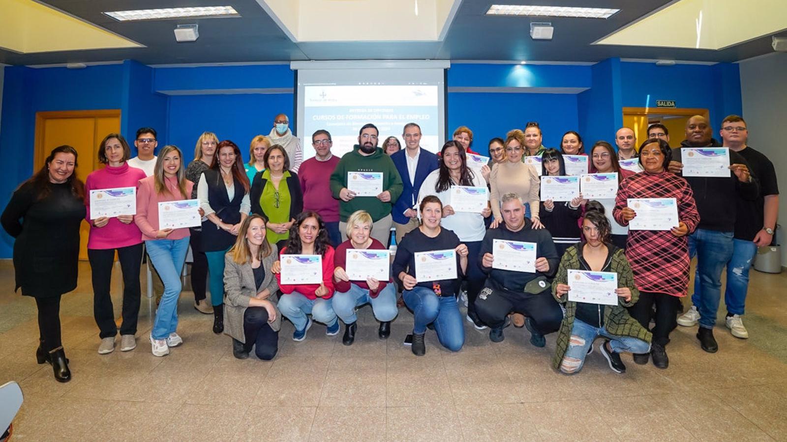 Entregados los diplomas a los alumnos que superaron los cursos de formación organizados por el Ayuntamiento de Torrejón