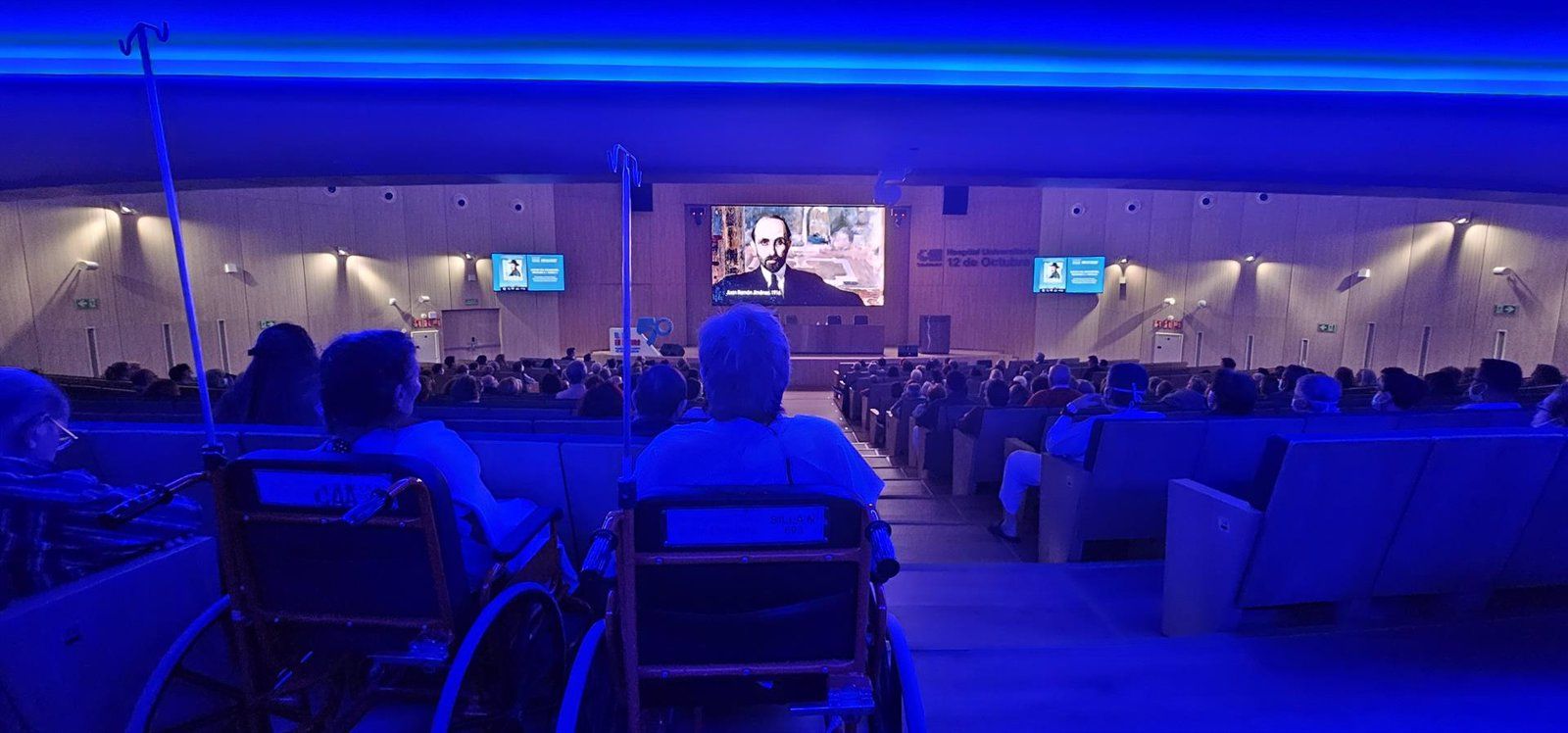 Pacientes, familiares y profesionales del Hospital 12 de Octubre disfrutan de un documental sobre la pintura de Sorolla