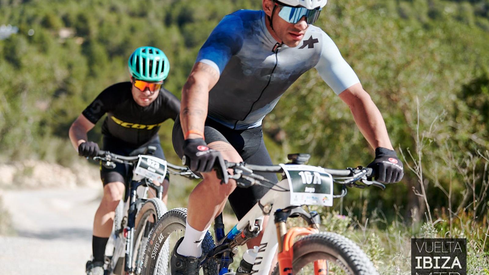 El piloto español de MotoGP Jorge Martín repite en la prueba por parejas de la Vuelta a Ibiza