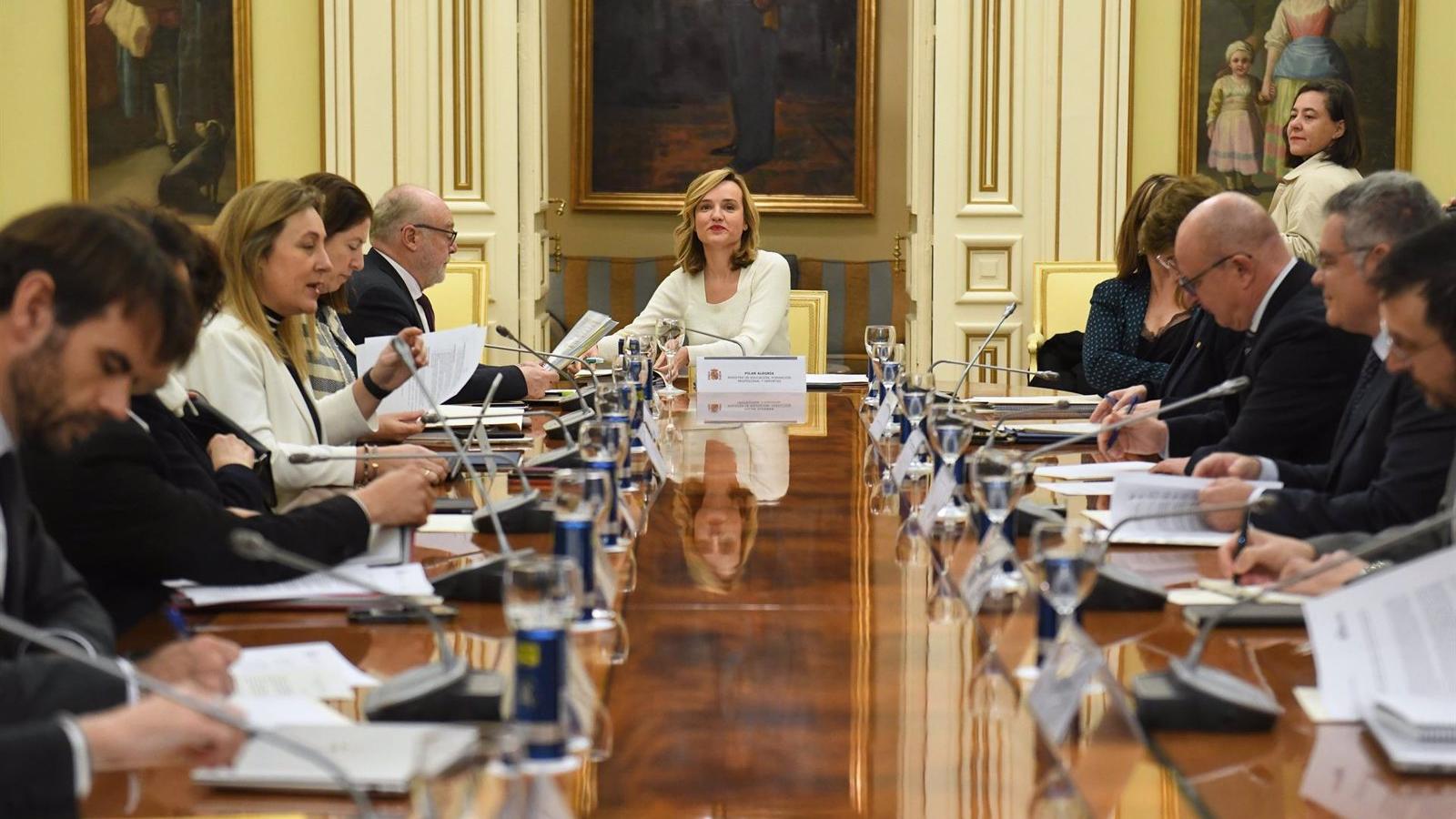 Críticas a la propuesta de Educación sobre el uso de móviles en los colegios