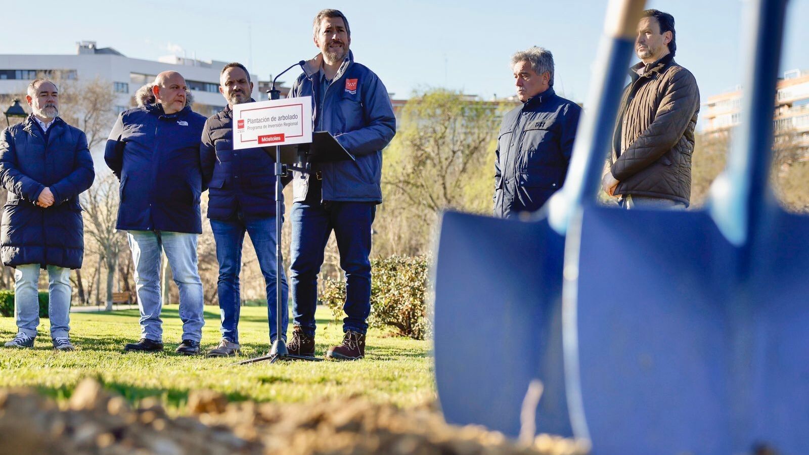 La Comunidad denuncia que el Gobierno de España no les cede una parcela donde talan árboles para unirla al Parque de Guadarrama