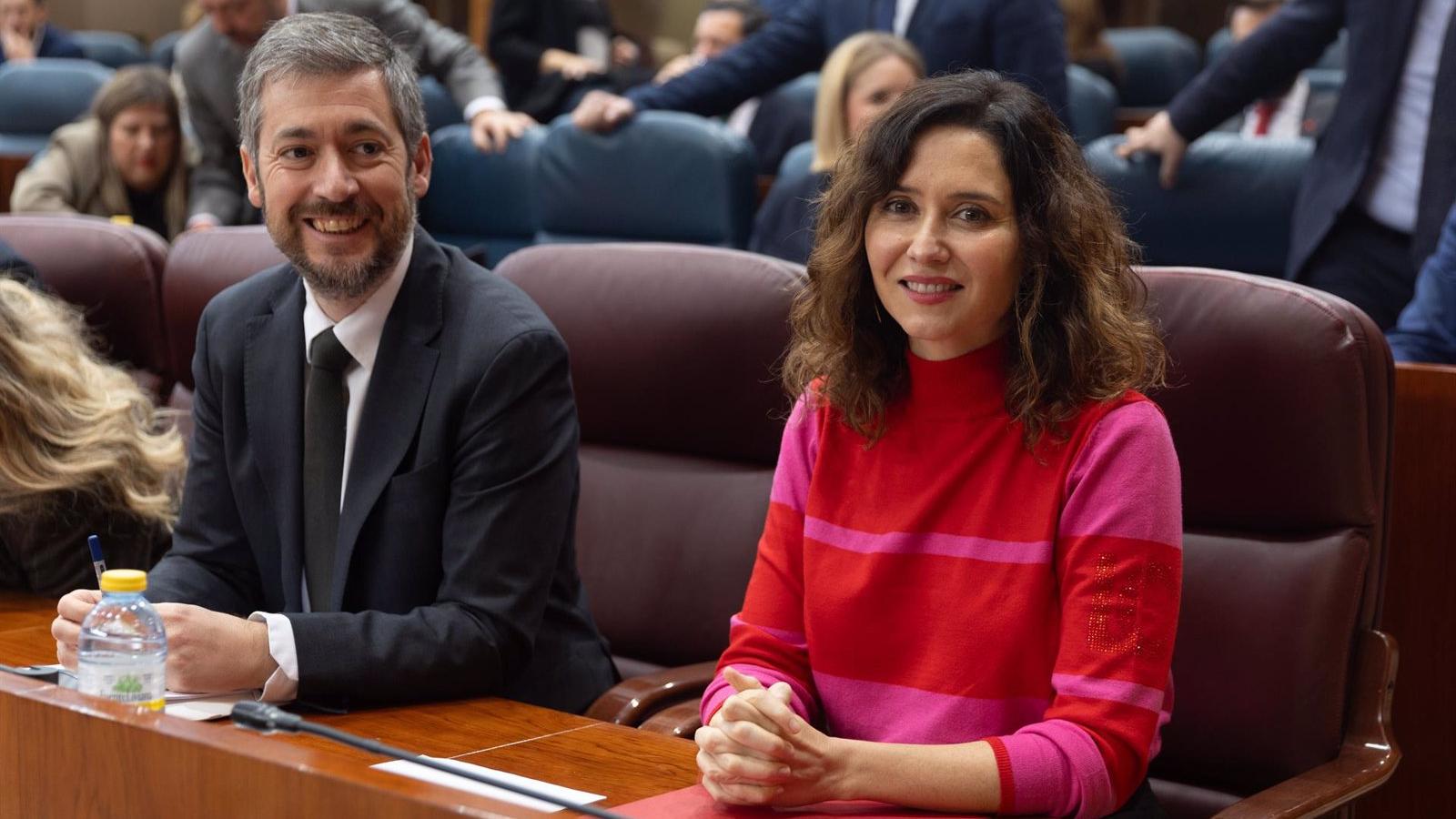 Díaz Ayuso destaca la seriedad de la Asamblea frente a un Congreso amordazado