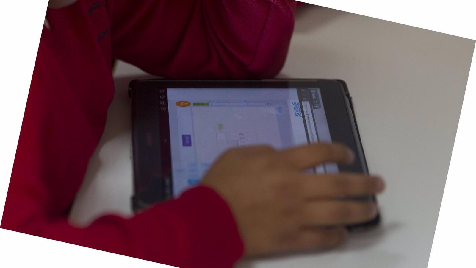 La Comunidad entrega material tecnológico a 36 centros educativos para el programa 'RetoTech'